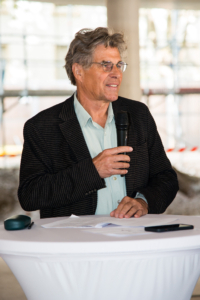 1. Maschinengewehr, Redner, Podium, Veranstaltung, Deutschland, öffentliches Event.